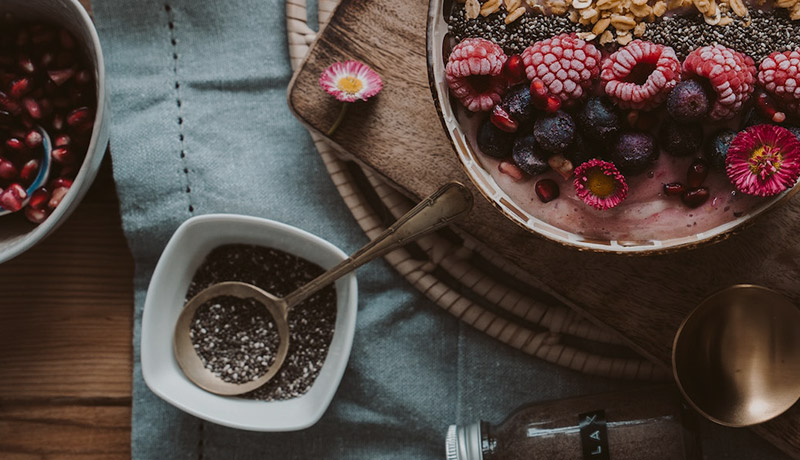 Bowls de frutas con yogurt